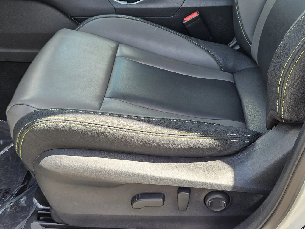 Used 2025 White Subaru Onyx Edition image 25