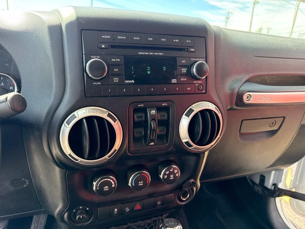 Used 2017  Jeep Unlimited Sahara image 14