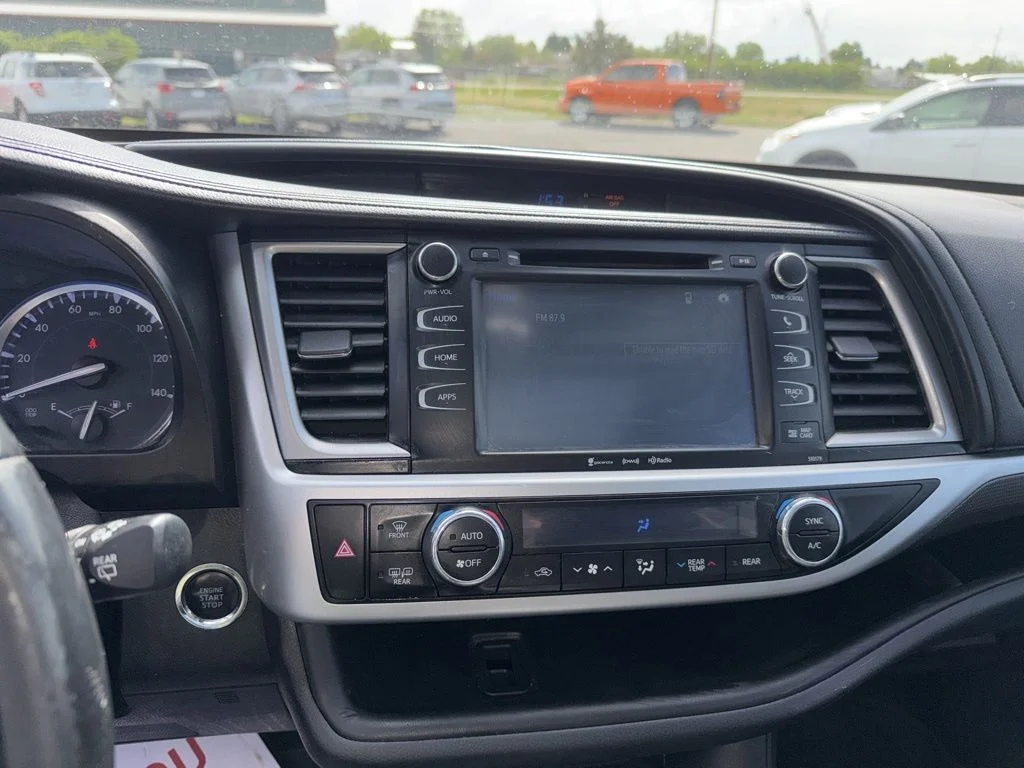 Used 2017 Salsa Red Pearl Toyota SE image 11
