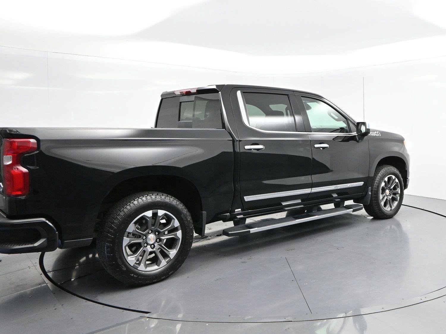 Used 2026 Black Chevrolet High Country image 7