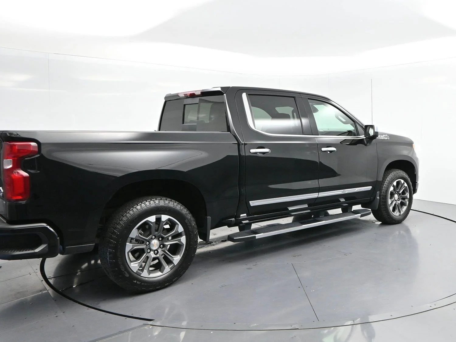 Used 2026 Black Chevrolet High Country image 7