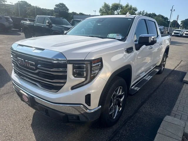 Used 2023 White GMC SLT image 3