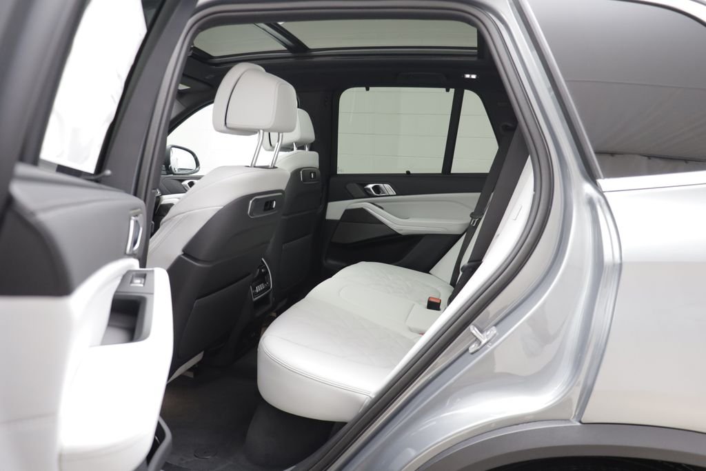 New 2026 Skyscraper Grey Metallic BMW xDrive40i image 14