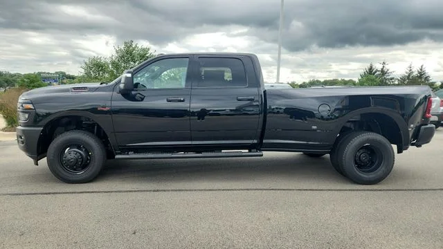 New 2027 Diamond Black Crystal Pearl-Coat Exterior Paint RAM Tradesman image 5