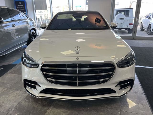 New 2026 MANUFAKTUR Moonlight White Metallic Mercedes-Benz S 580 image 2