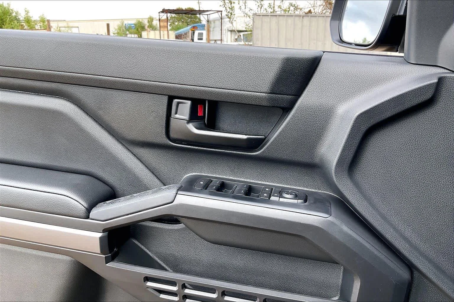 2026 Toyota Tacoma SR5 - Photo 16
