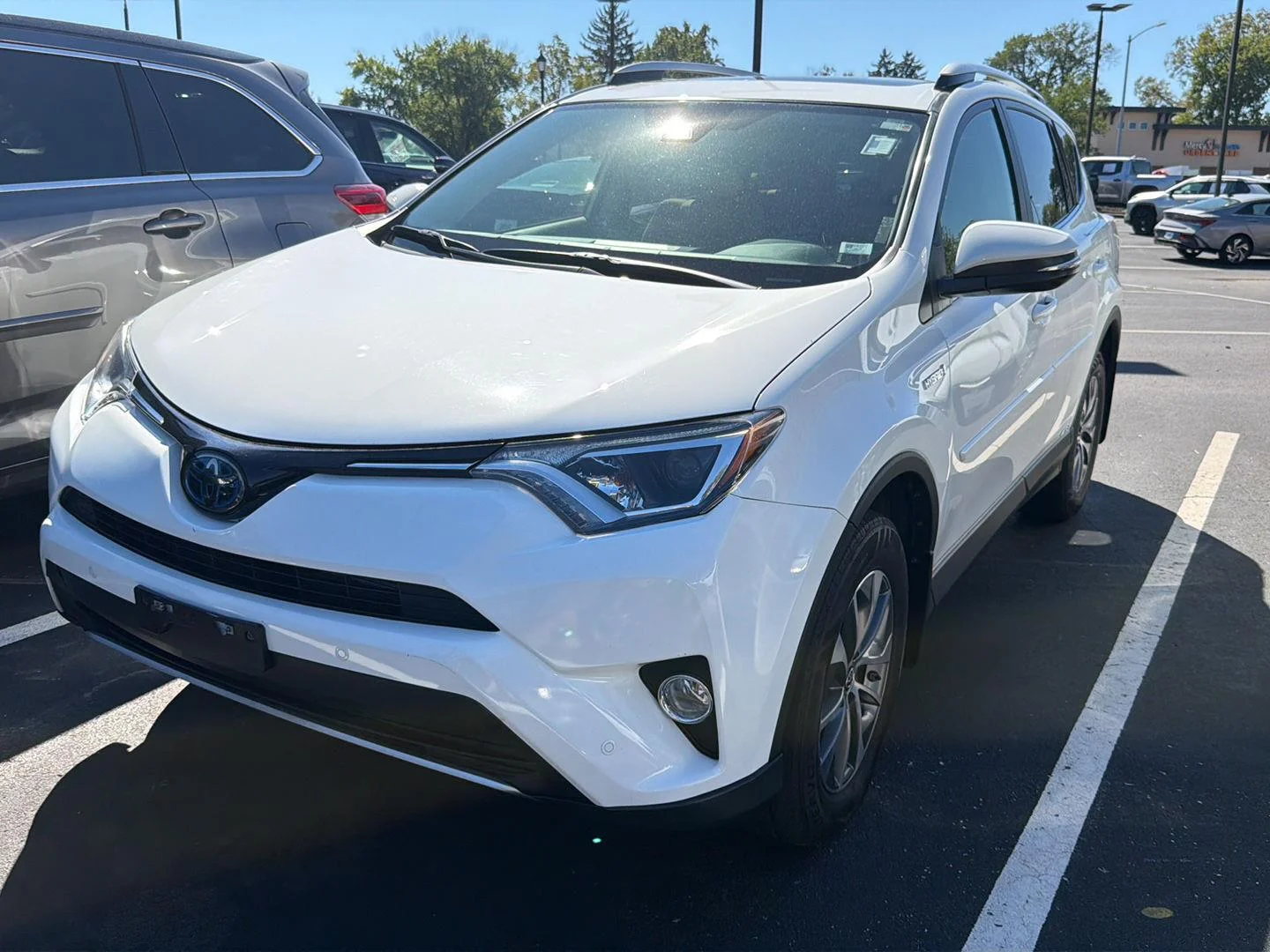 Used 2016 Super White Toyota XLE image 2
