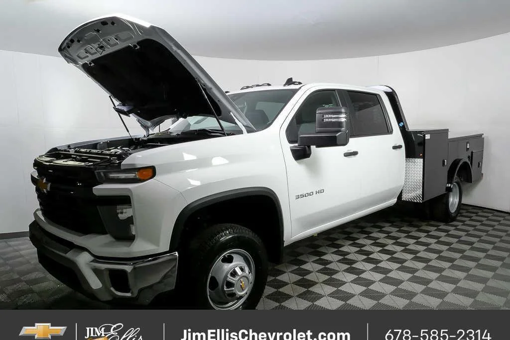 New 2026 Summit White Chevrolet Work Truck image 31