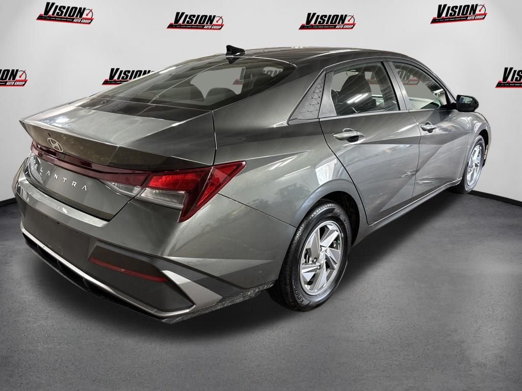 Used 2025 Gray Hyundai SE image 5