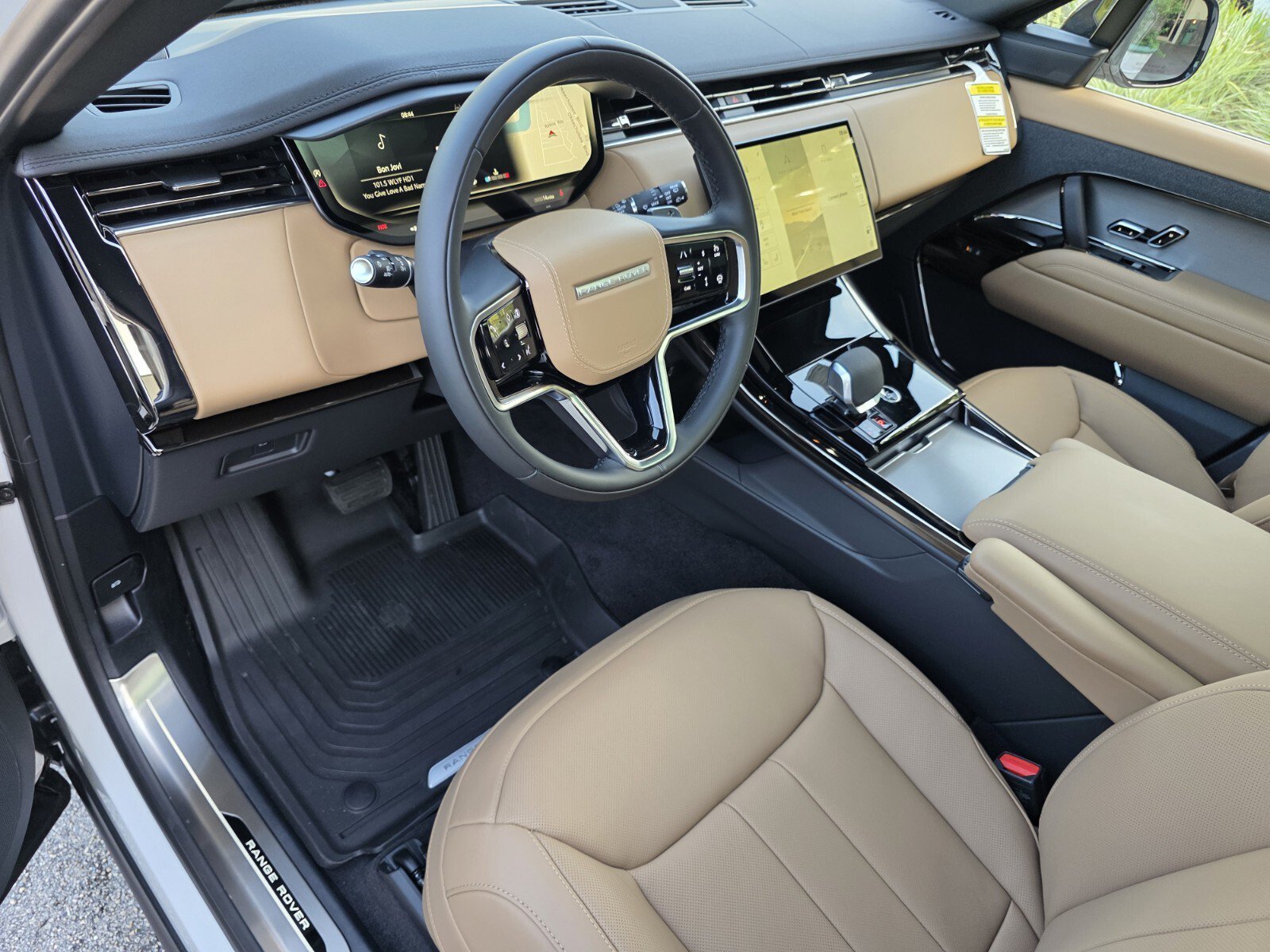 New 2026 Fuji White Land Rover SE image 11