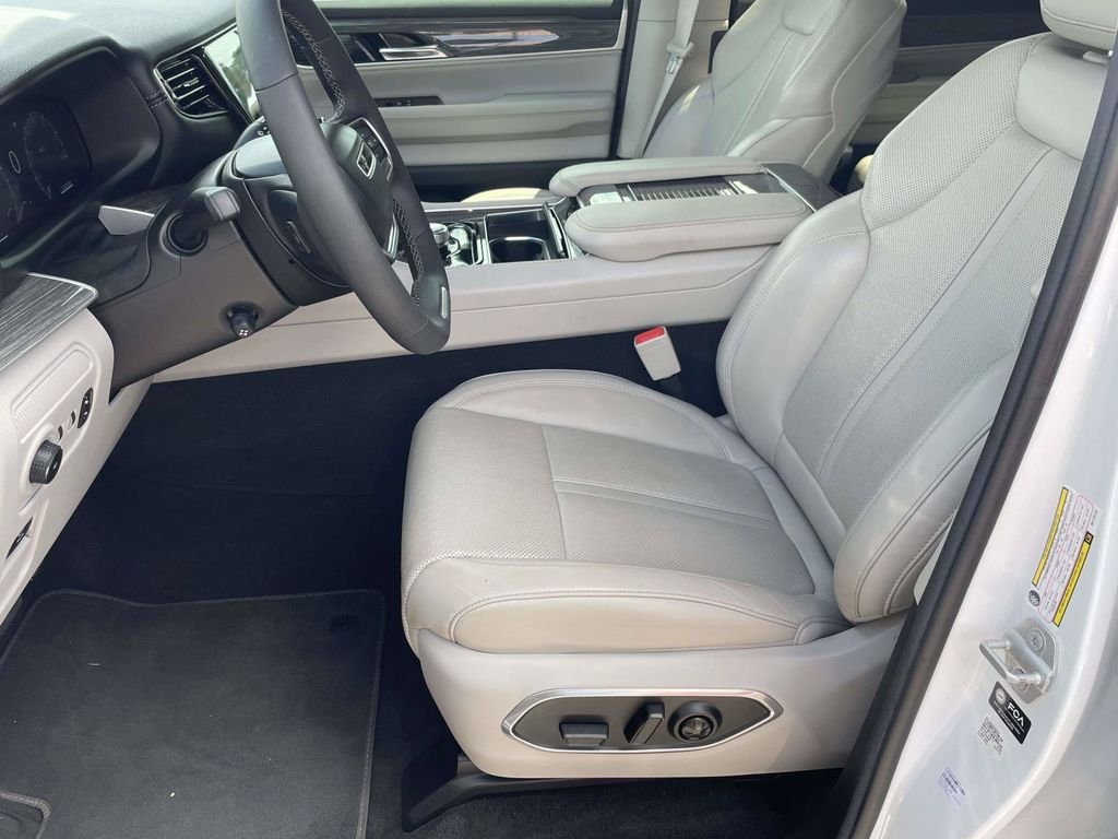 Used 2022 White Jeep Series II image 14