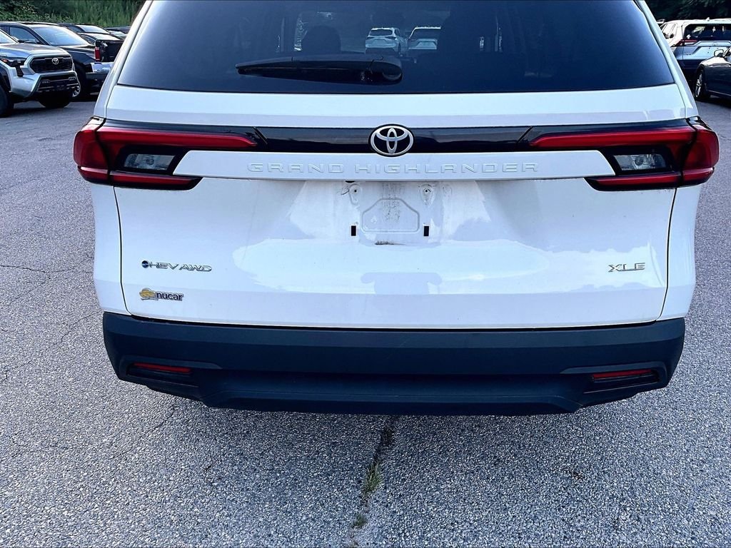 Used 2024 White Toyota XLE image 10