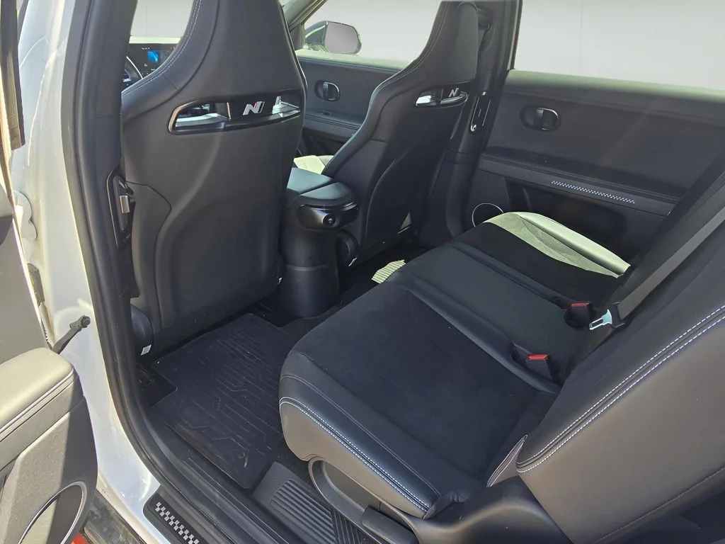 Used 2025 Atlas White Hyundai Base (A1) image 25