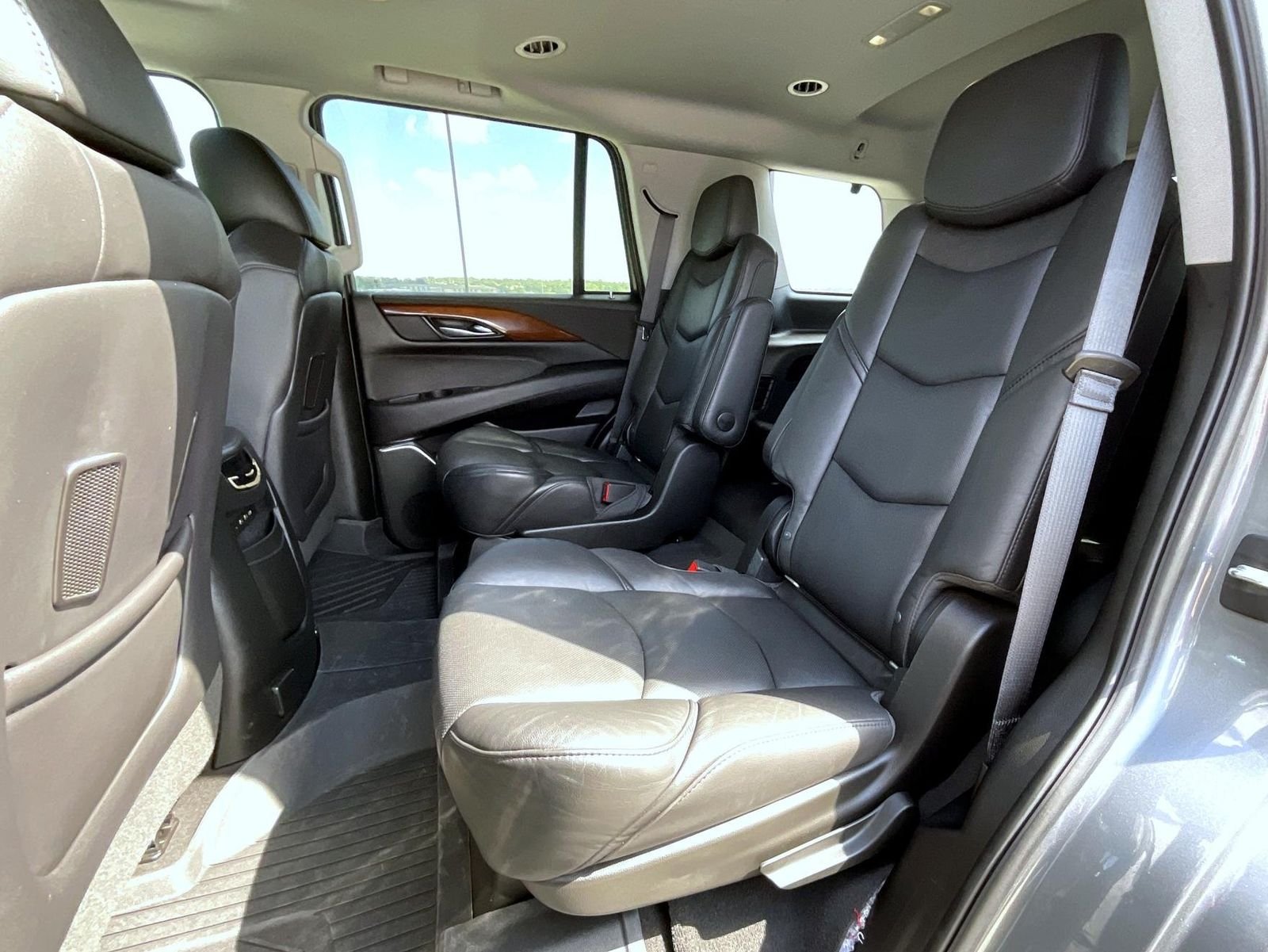Used 2019 Gray Cadillac Premium Luxury image 22
