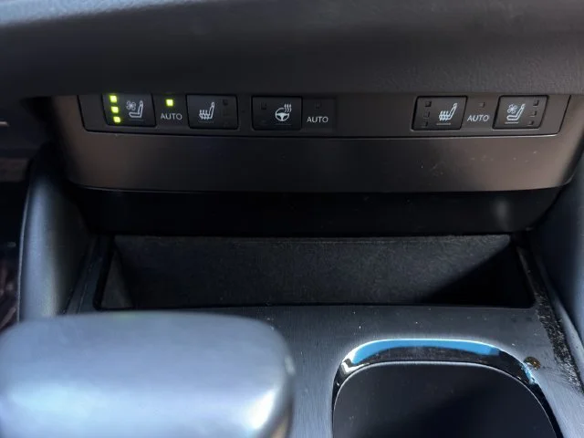 2024 Lexus ES Hybrid 300h - Photo 19