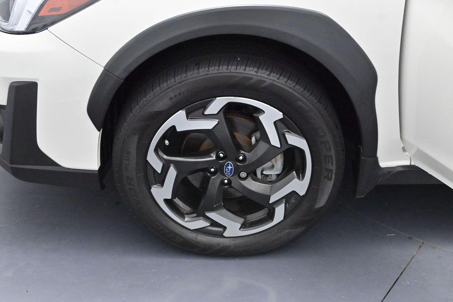 Used 2022 Crystal White Pearl Subaru Limited image 31