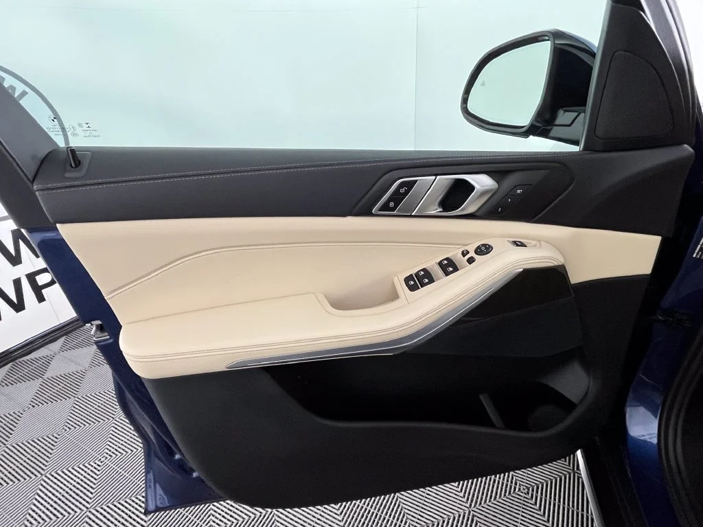 Used 2022 Blue Metallic BMW xDrive40i image 24