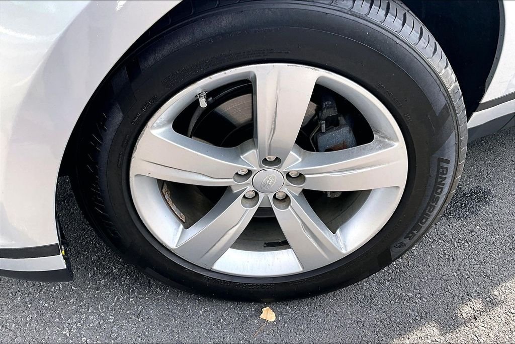 Used 2018  Land Rover S image 8
