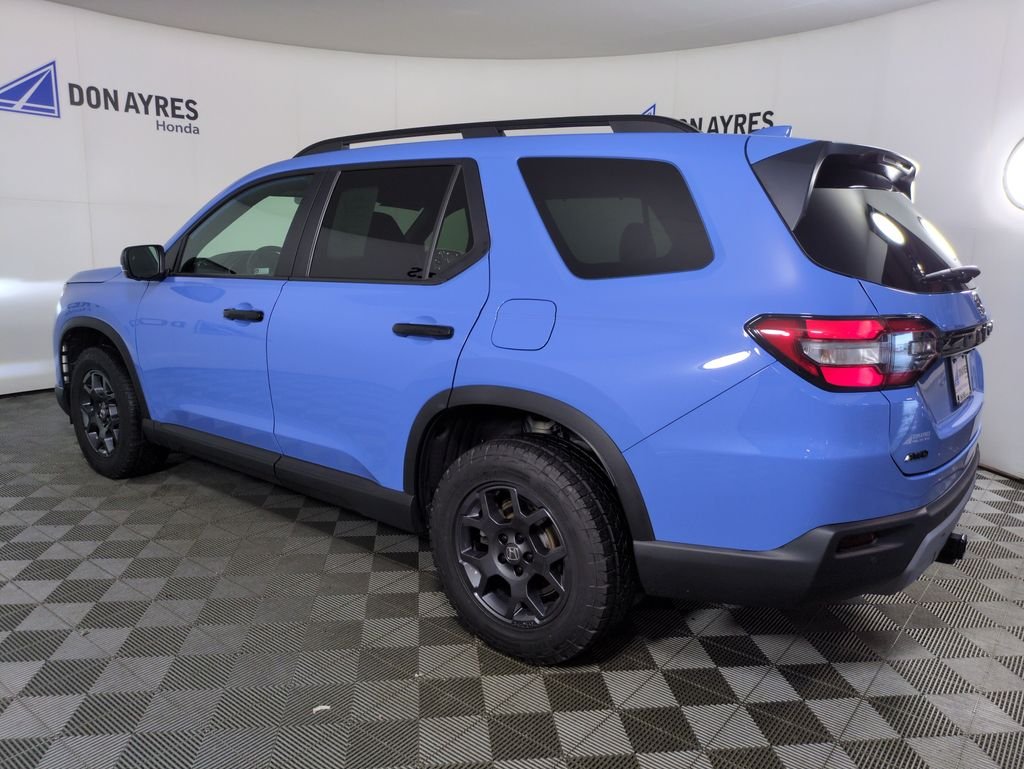 Certified Used 2025 Diffused Sky Pearl Honda TrailSport image 4