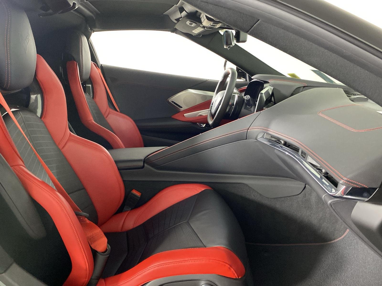 Used 2020 Black Chevrolet 2LT image 27