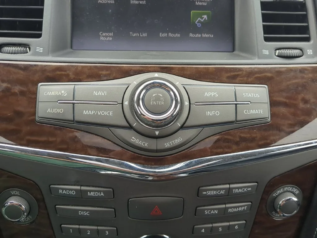 Used 2019 Silver Nissan SL image 27