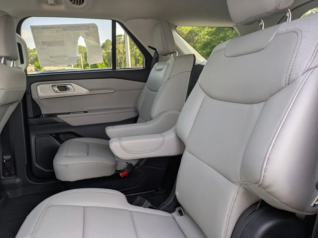New 2026 Space White Metallic Ford Active image 15