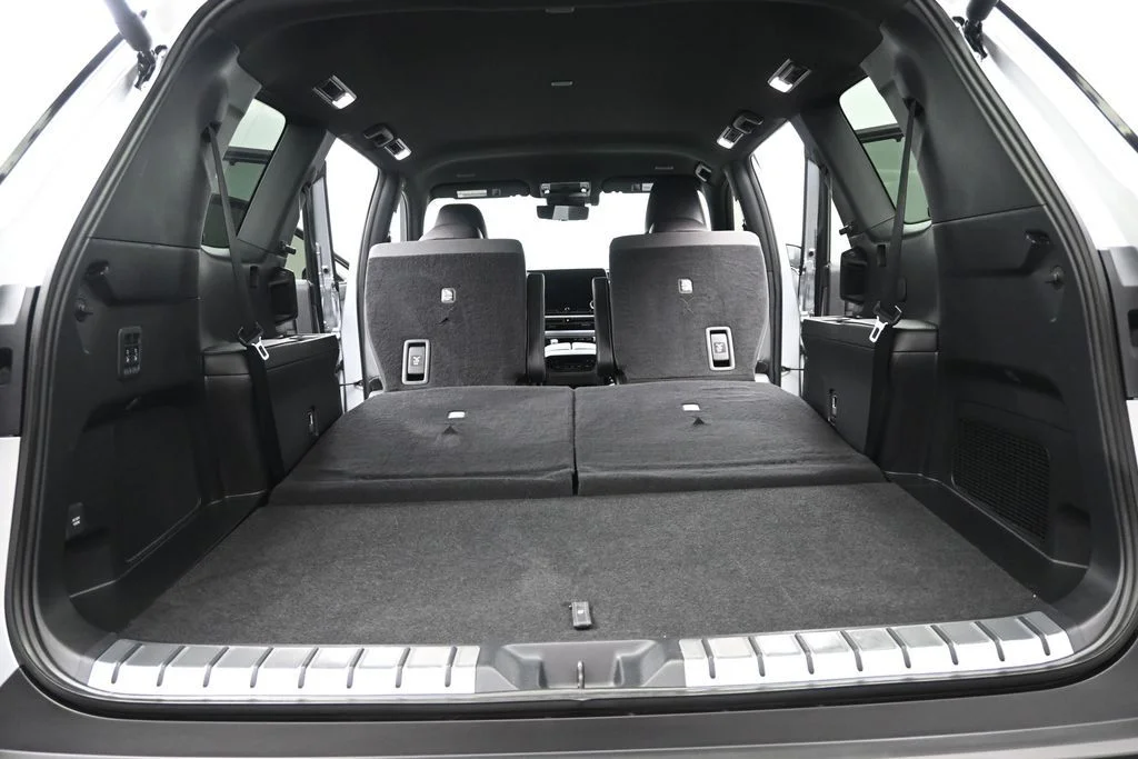 Used 2024 Silver Lexus 550h+ Luxury image 25