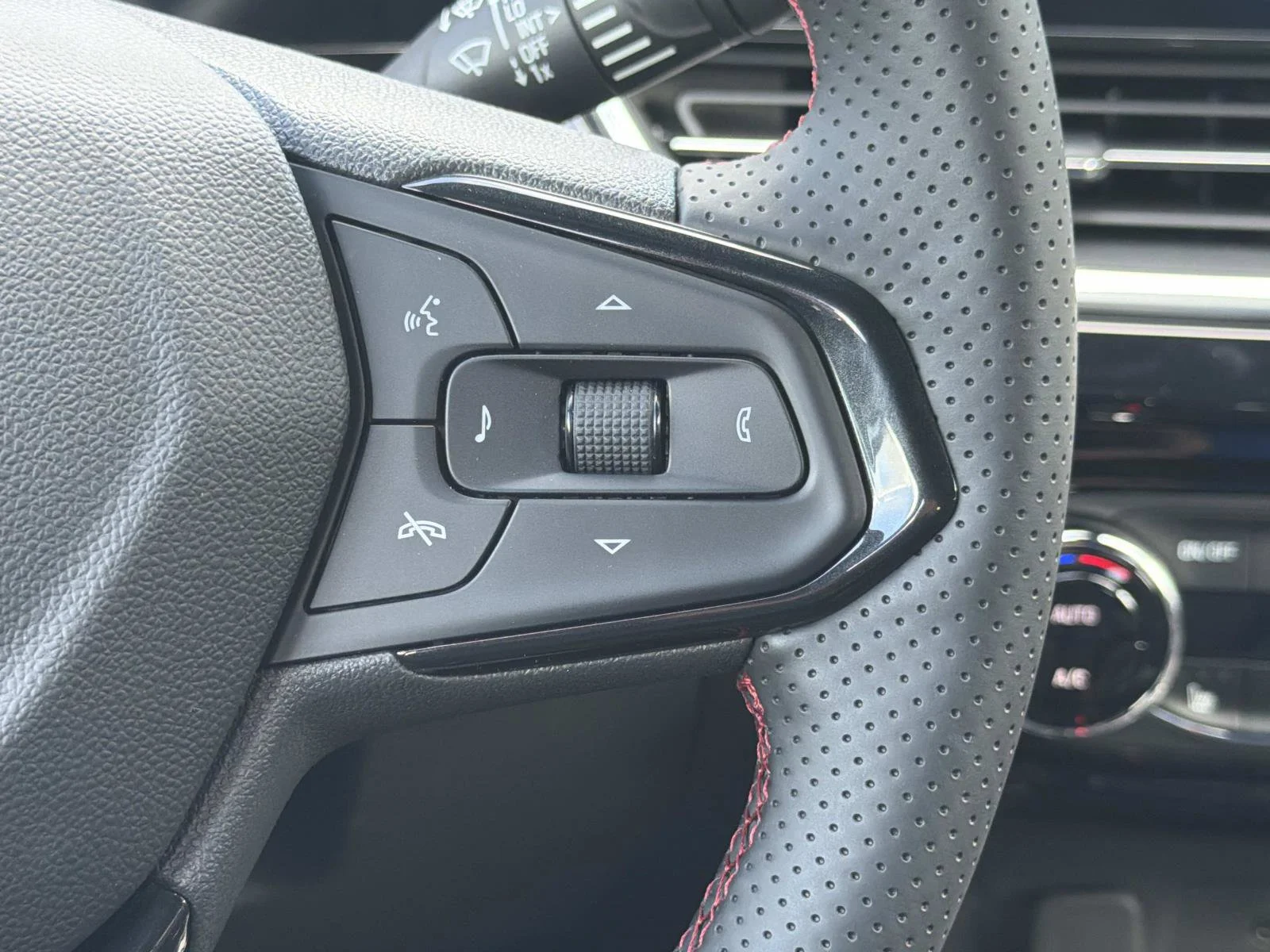 2026 Chevrolet Trax RS - Photo 16