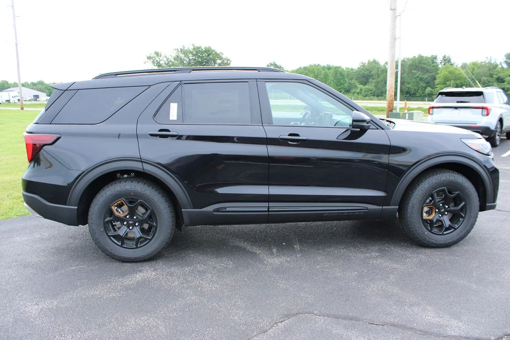 New 2026 Agate Black Metallic Ford Tremor® image 16