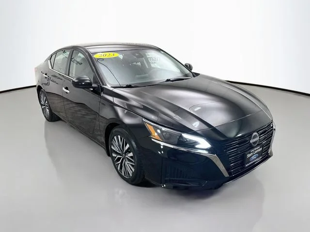 Used 2023 Super Black Clearcoat Nissan 2.5 SV image 1