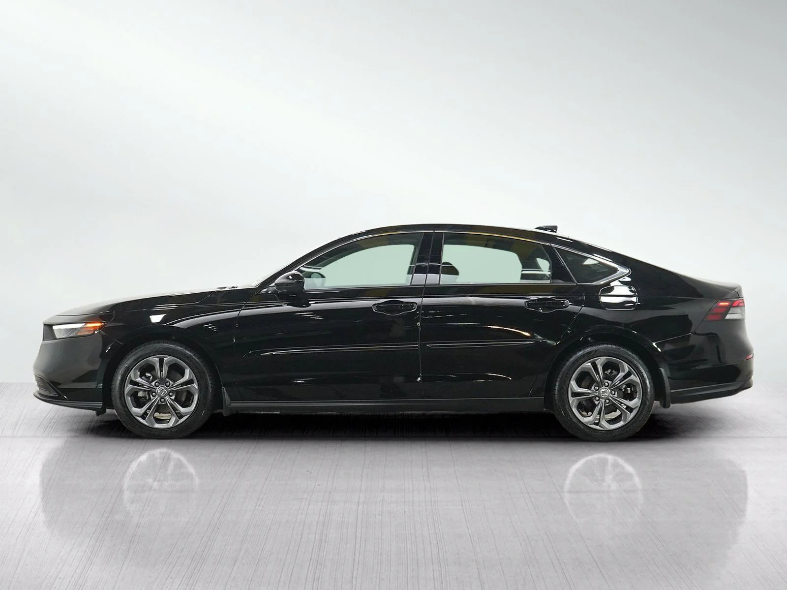 Used 2023 Honda Accord EX with VIN 1HGCY1F31PA003332 for sale in Minneapolis, Minnesota
