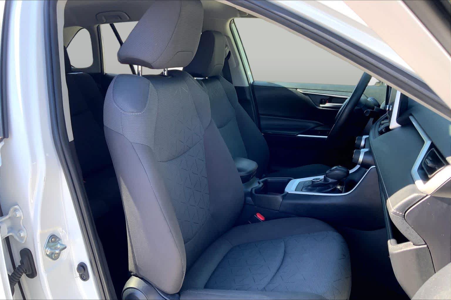 Used 2025 Ice Cap Toyota Hybrid XLE image 8