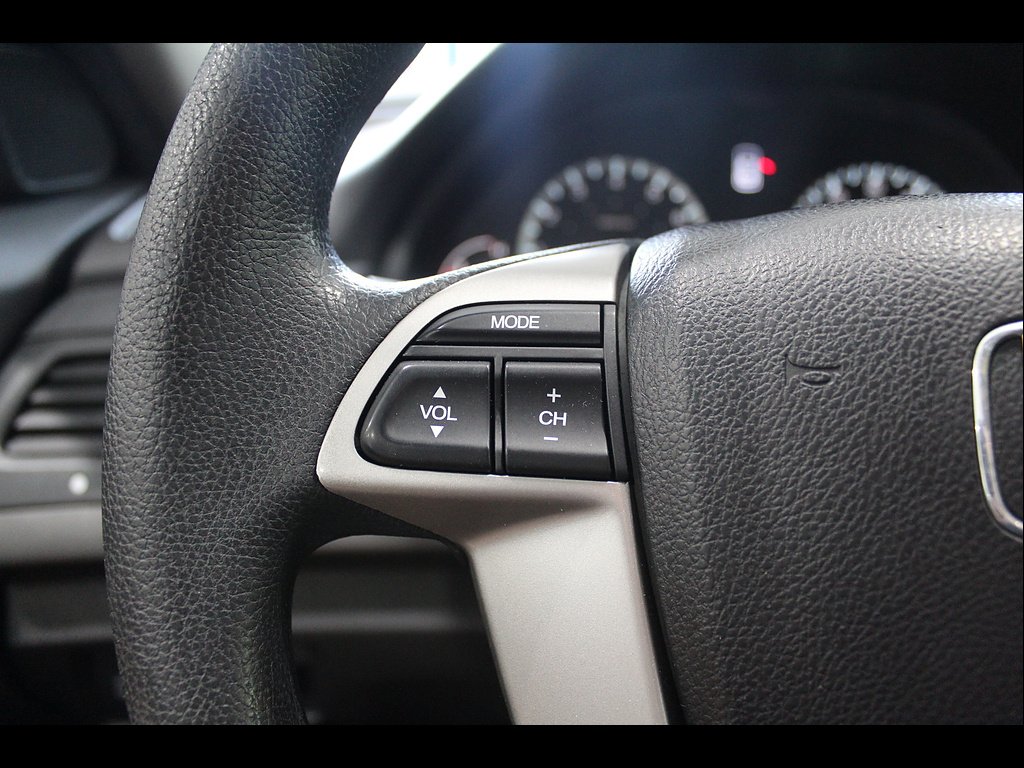 Used 2008 Alabaster Silver Metallic Honda LX image 27