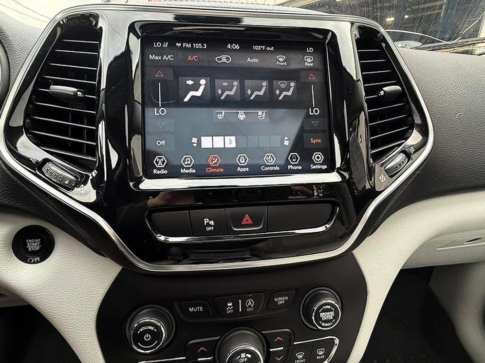 Used 2019 Silver Jeep Limited image 10
