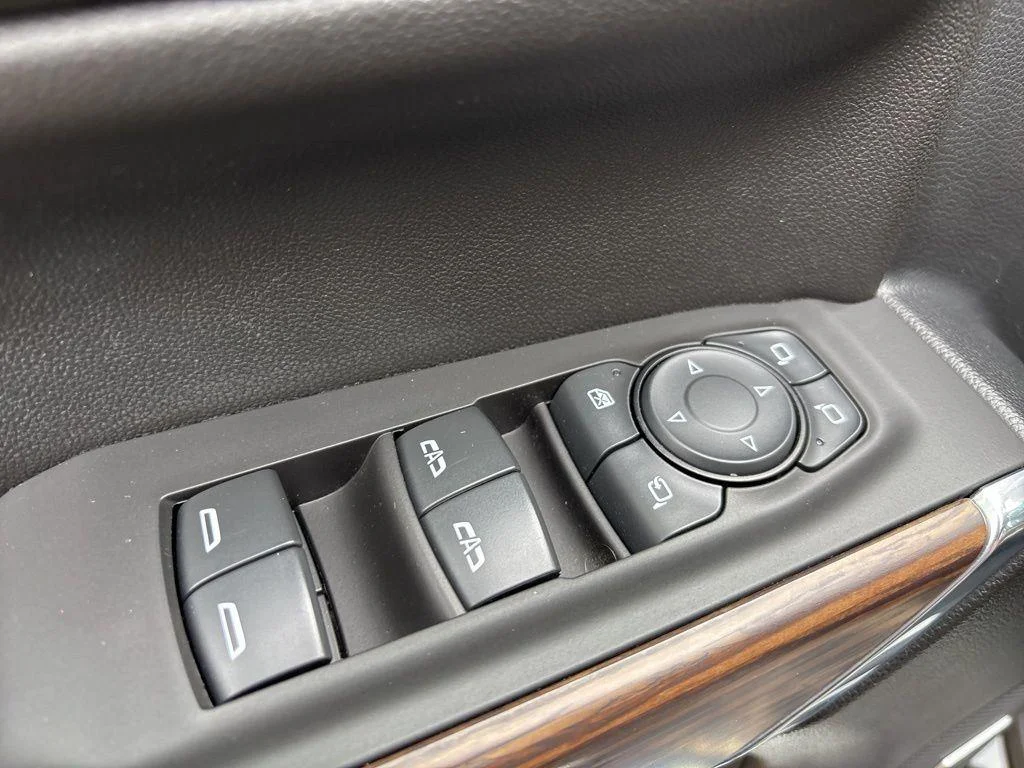 Used 2021 Black Metallic Chevrolet High Country image 17