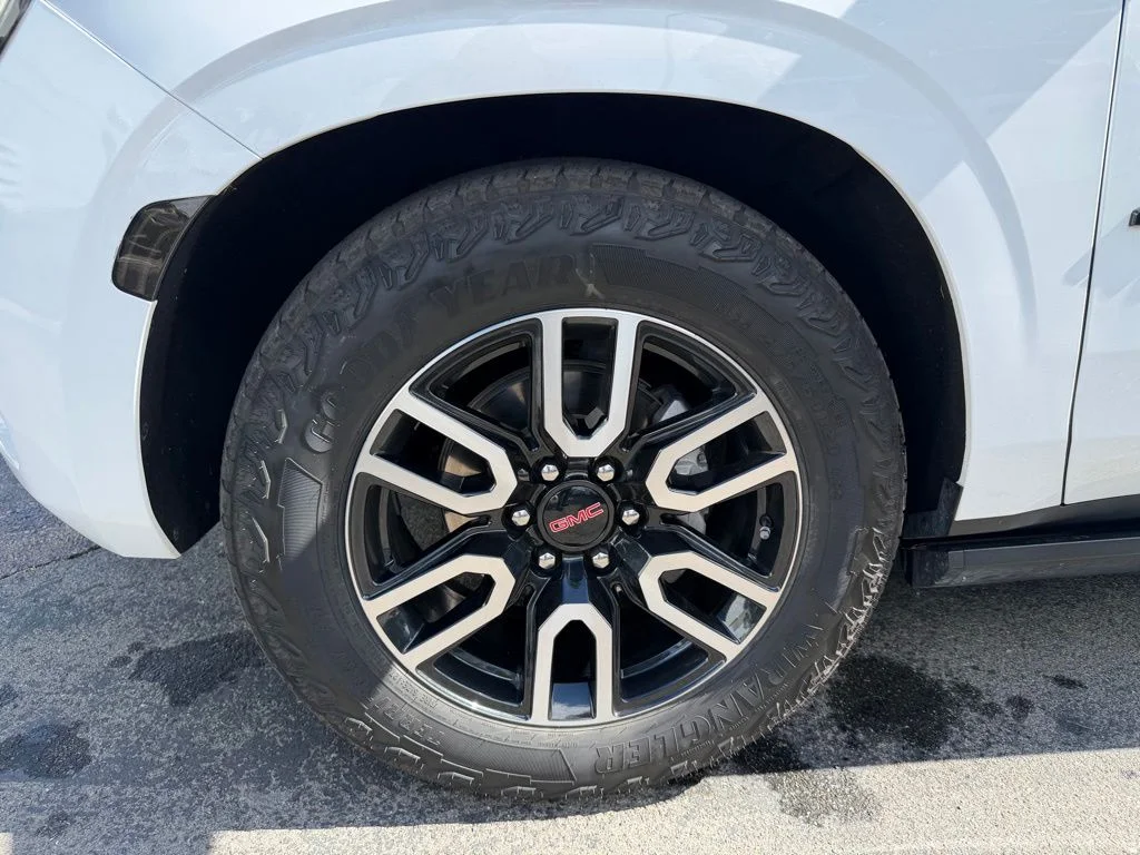 Used 2024 White GMC AT4 image 6