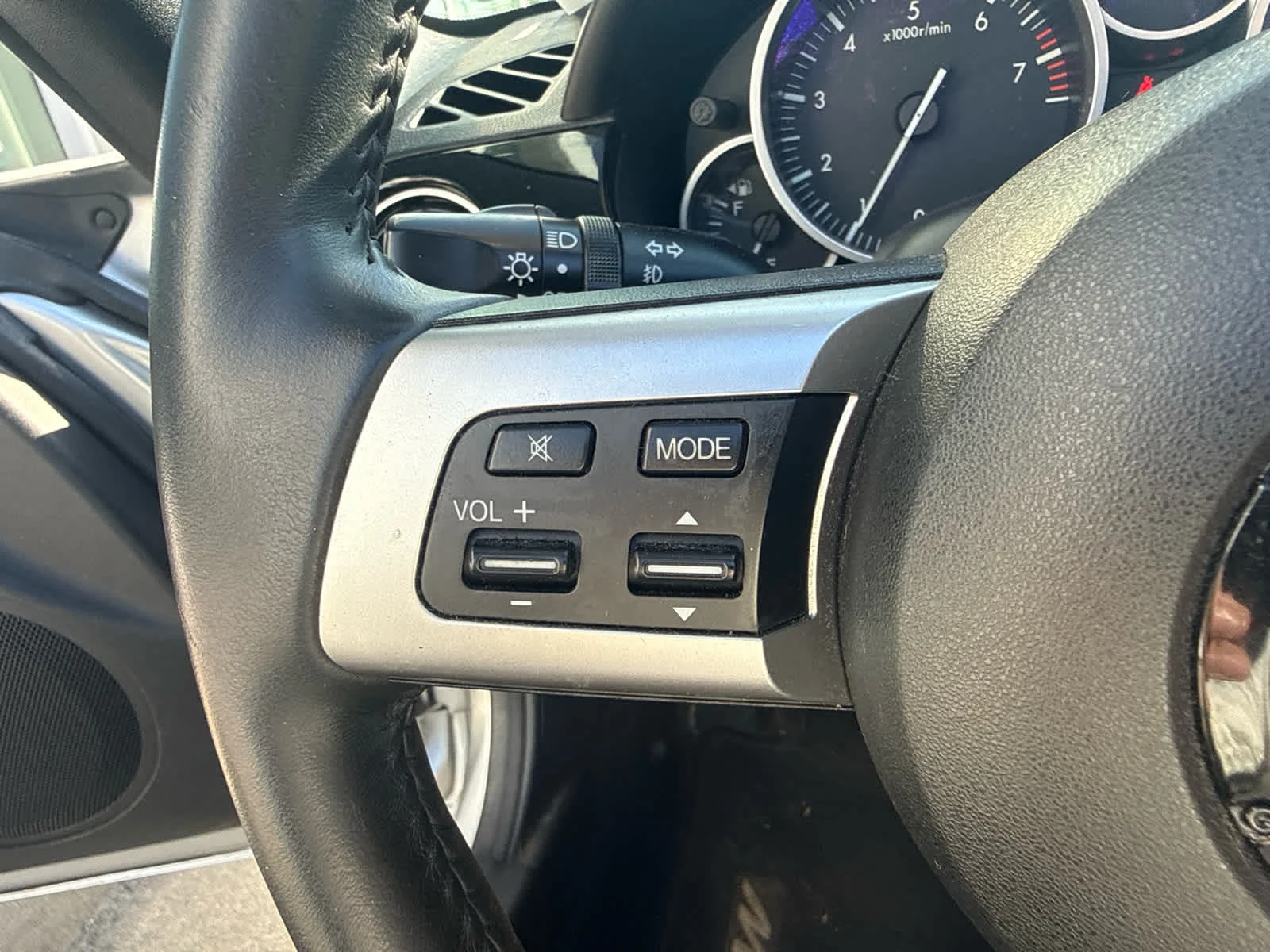 Used 2006 Sunlight Silver Metallic Mazda Touring image 10