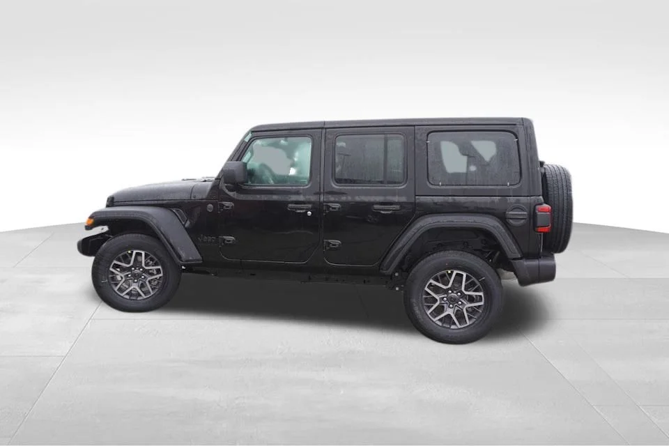 New 2025 Black Clear-Coat Exterior Paint Jeep Sahara image 6