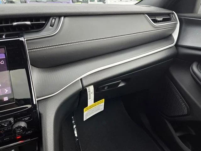 New 2026 Bright White Clear-Coat Exterior Paint Jeep Laredo X image 26