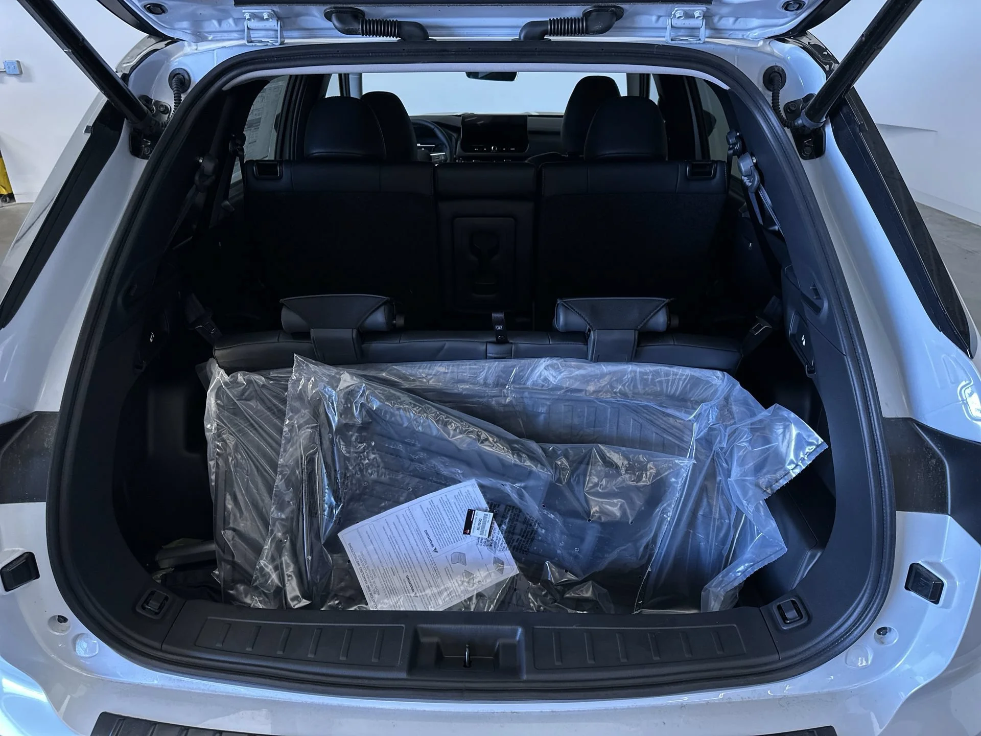 New 2026 White Diamond/Black Roof Mitsubishi Trail Edition image 26