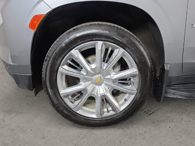 Used 2023 Gray Chevrolet High Country image 9