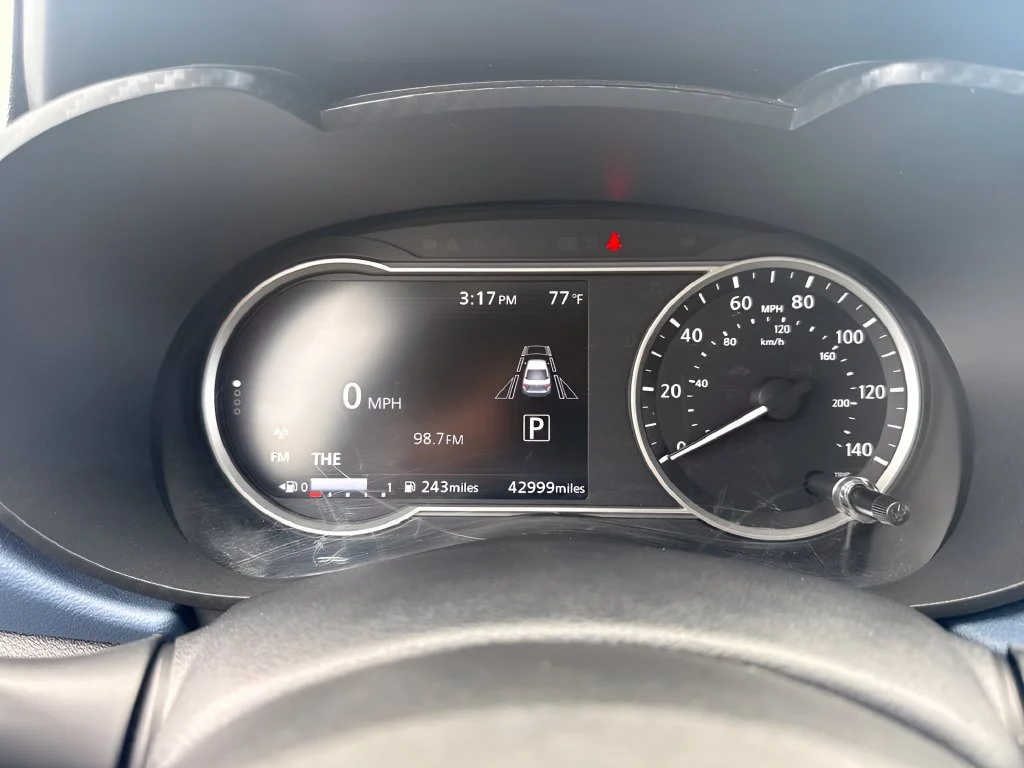 Used 2025 Silver Nissan 1.6 SV image 19
