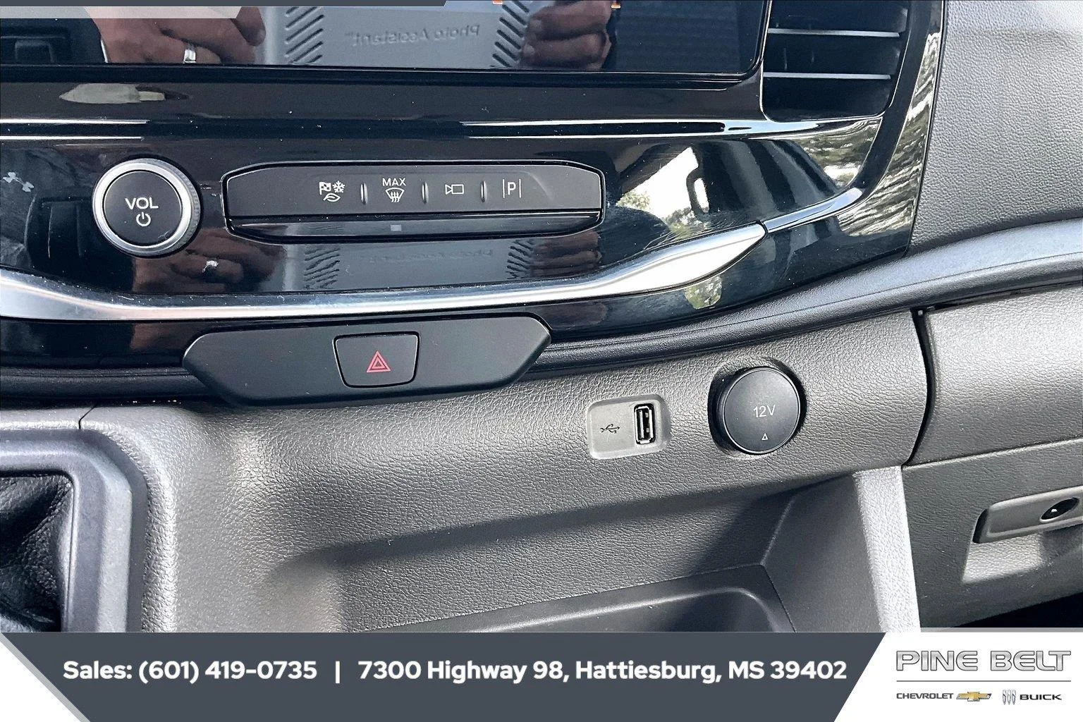 Used 2023 Oxford White Ford 350 XLT image 24
