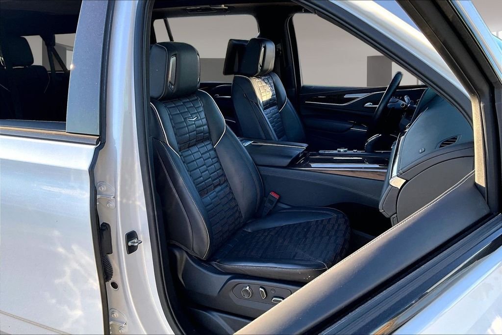 Used 2023 White Cadillac Sport Platinum image 7