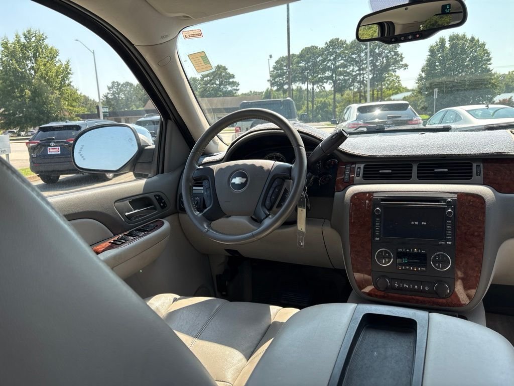 Used 2008 Silver Chevrolet LTZ image 8