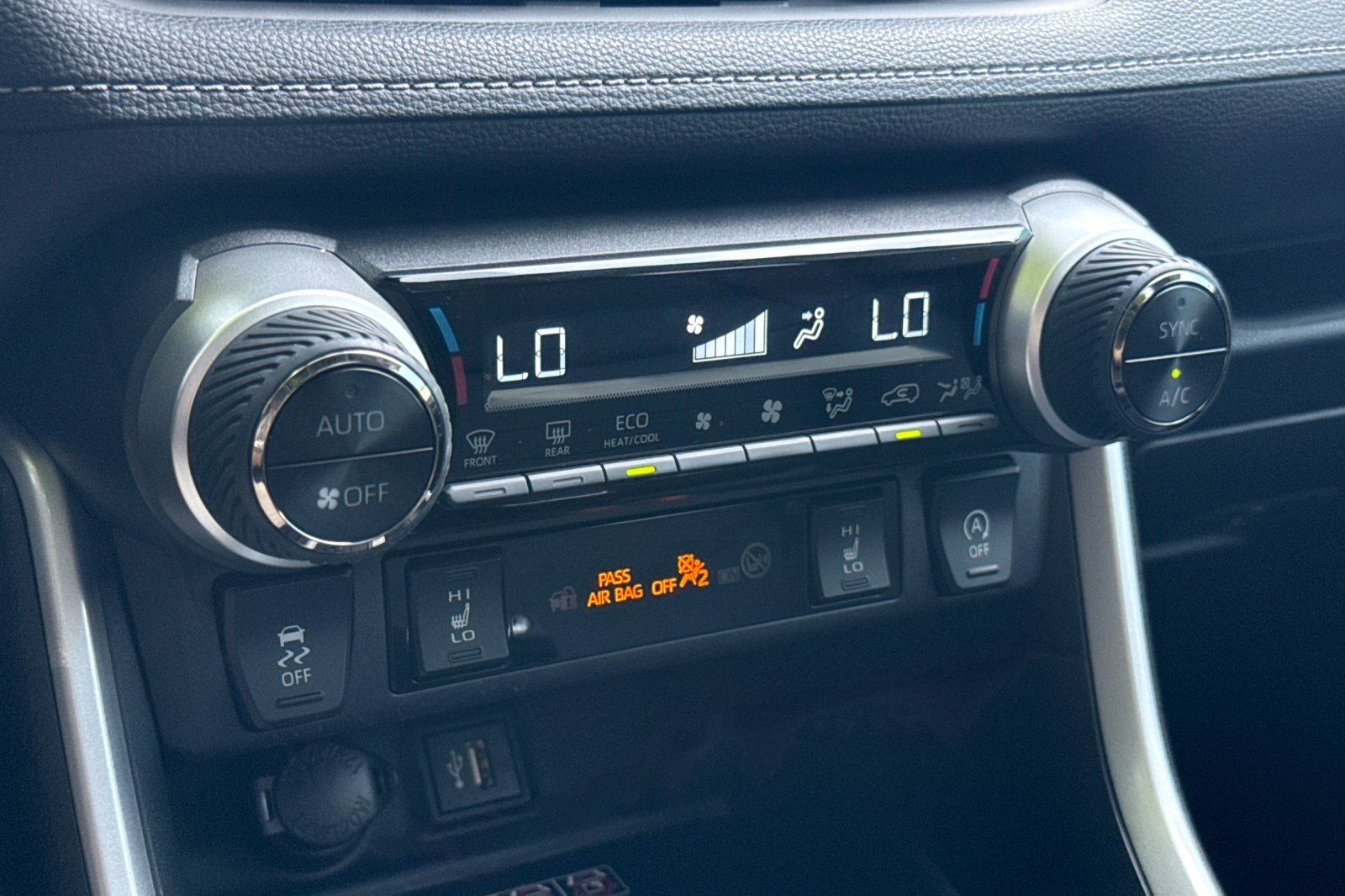 Used 2023  Toyota XLE Premium image 19