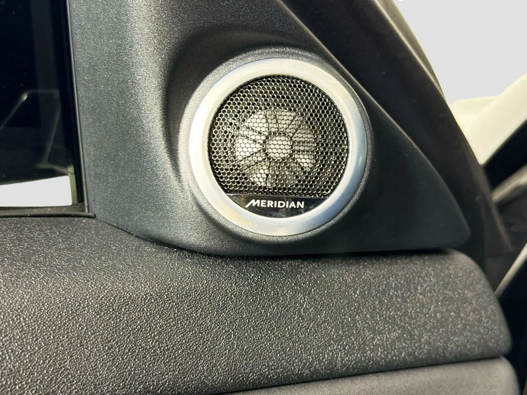 Certified Used 2023 Black Land Rover R-Dynamic SE image 19