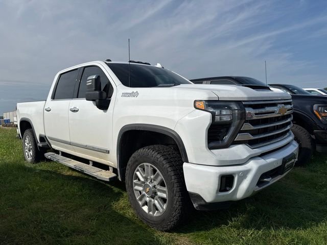 Used 2024 White Chevrolet High Country image 1