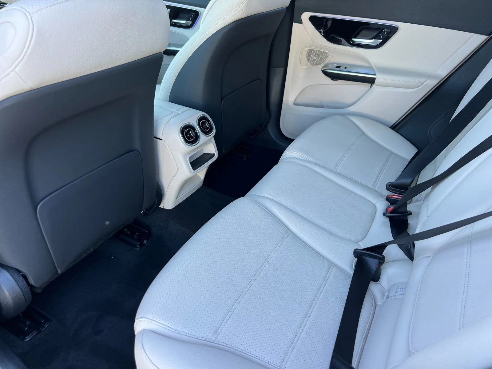 New 2026 Gray Mercedes-Benz GLC 300 image 4