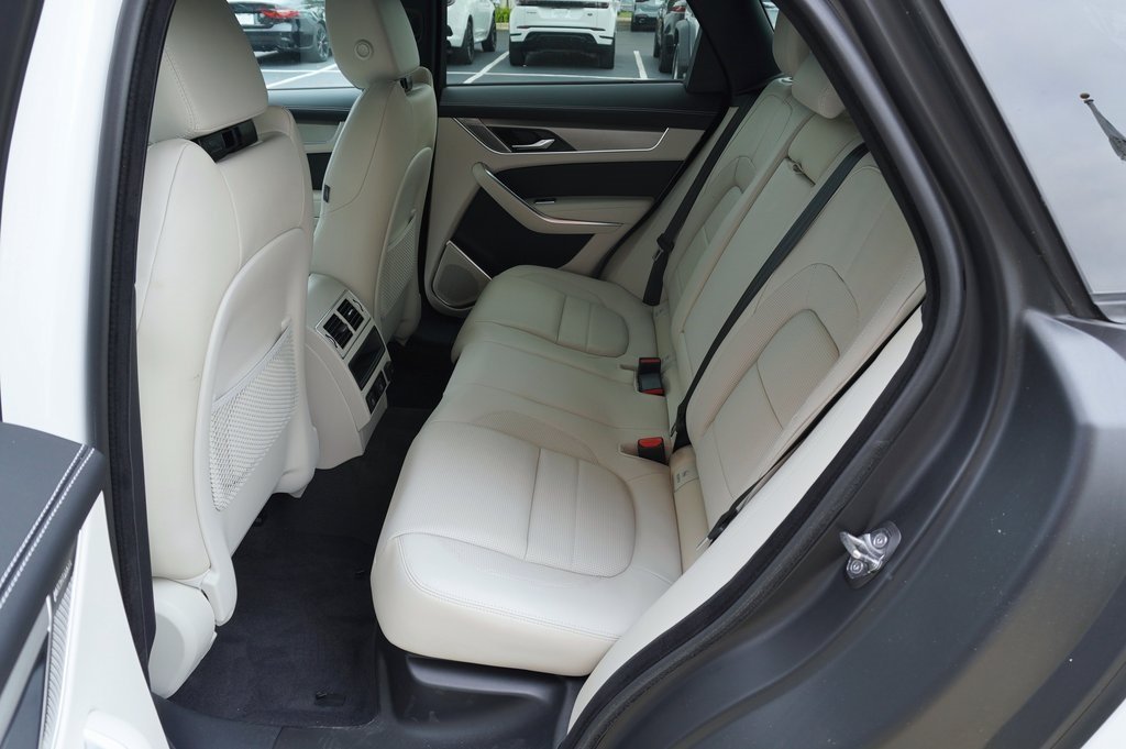 2025 JAGUAR F-PACE - Image 33